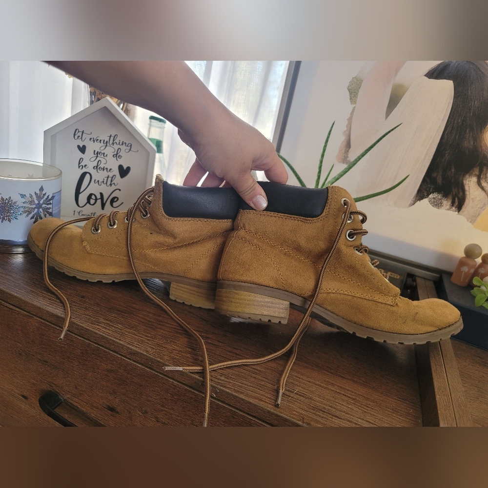 Cute boots!